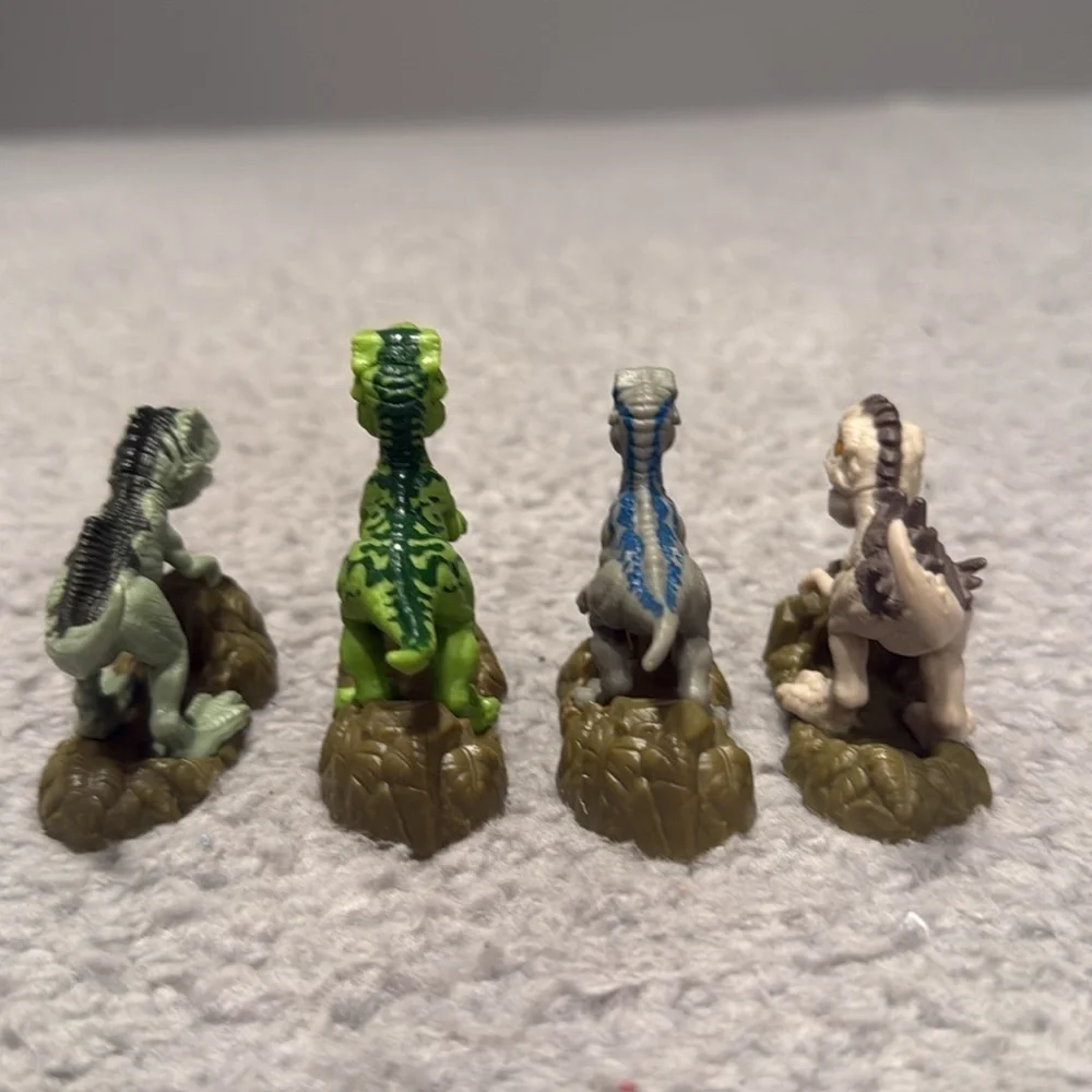 Jurassic World Dominion Micro Collection 4 Dinosaur Figures